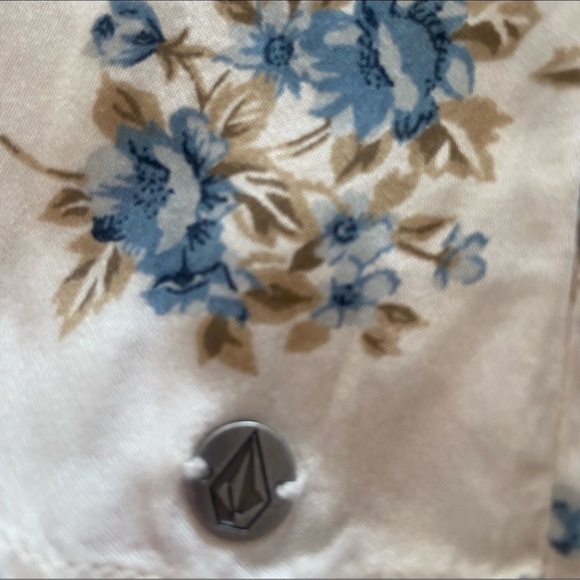 Volcom size Medium women’s floral maxi skirt with leg slit - Picture 8 of 9